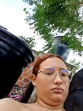 young_dairy01's cam snapshot