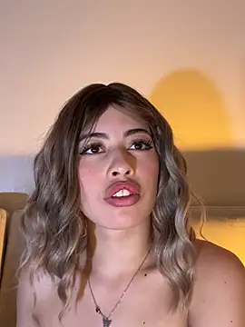 isabella-collins-'s cam snapshot