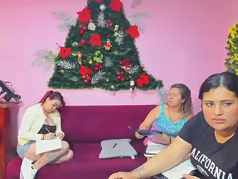 lesbiancuple's cam snapshot