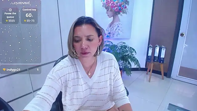 milfsecret69's cam snapshot