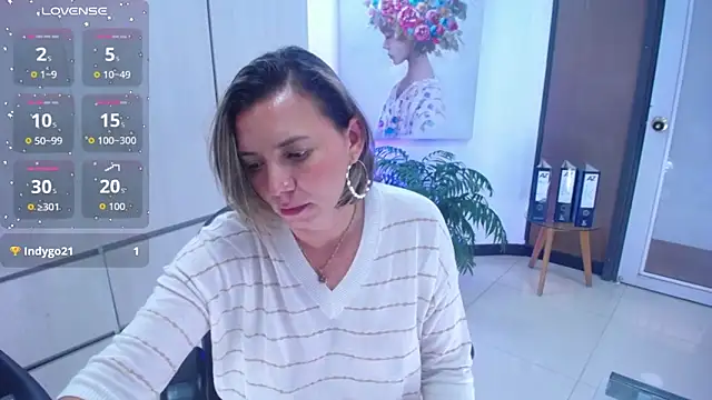 milfsecret69's cam snapshot