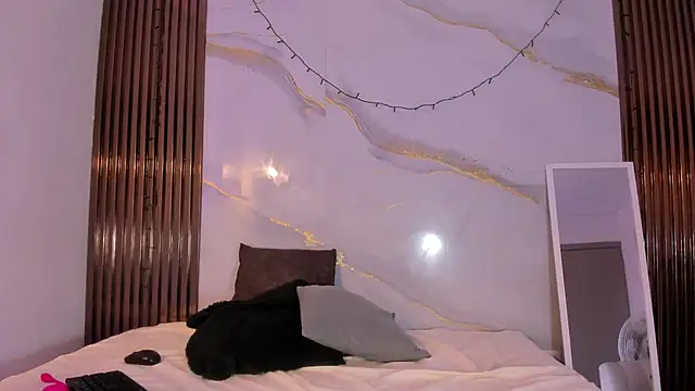 LuciaCute1's cam snapshot