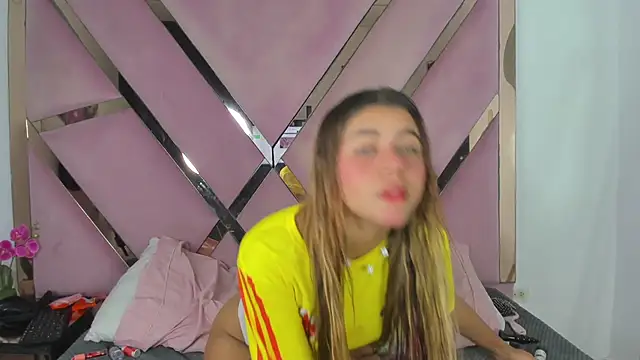 Aisha_violeht's cam snapshot