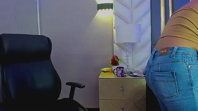 ChloeHarper_ live sex cam