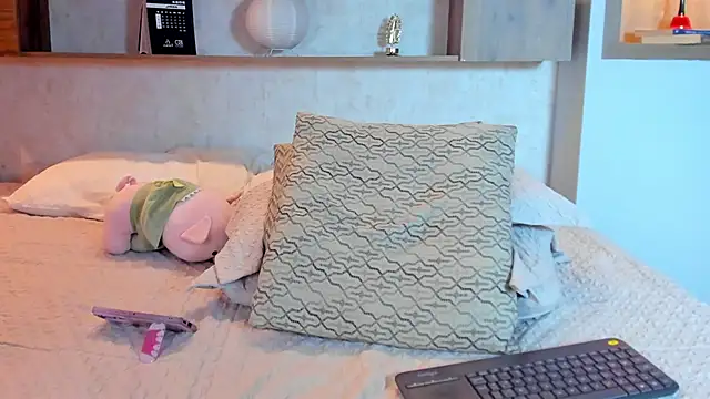 Emilly_Beaumont's cam snapshot