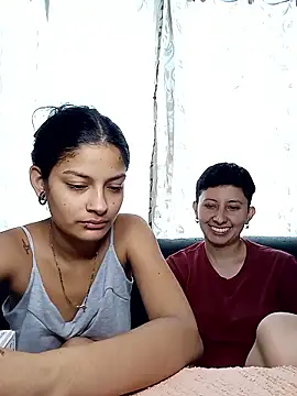 Mei_and_Gaby's cam snapshot