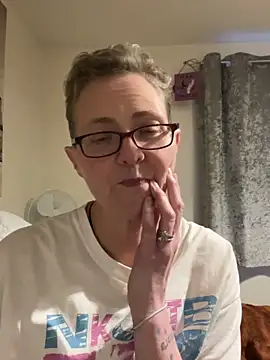 Curvy-Jinx's cam snapshot