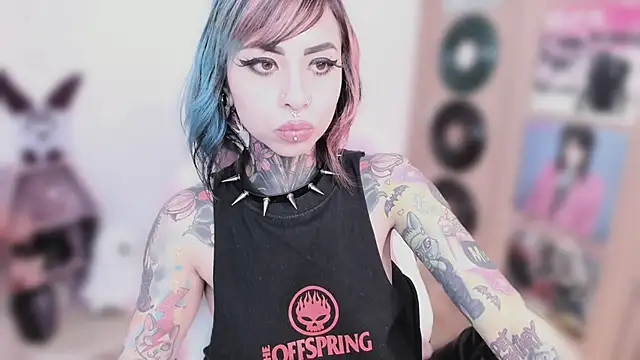 NikkiRamone live sex cam