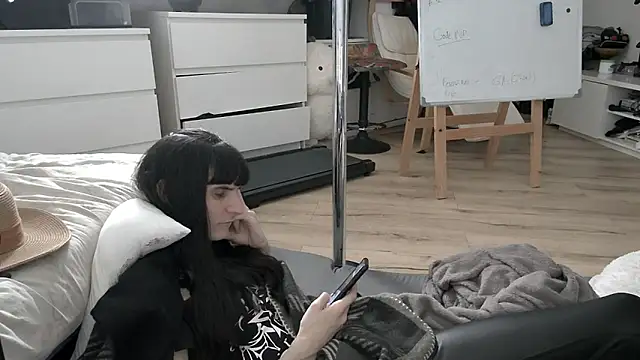 CeriseLapine live sex cam