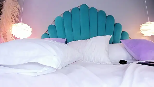 AlassiaHocthner live sex cam