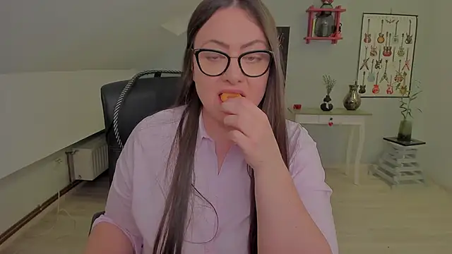 MistressDarrah's cam snapshot