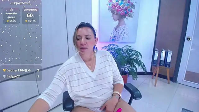 milfsecret69's cam snapshot