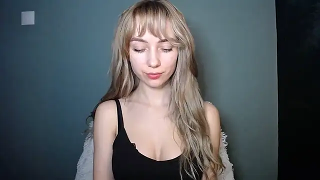 LuciaYoung's cam snapshot