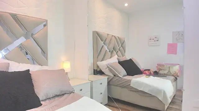 raquell_moore's cam snapshot