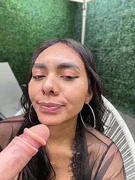 LuckyGoddessXXX live sex cam