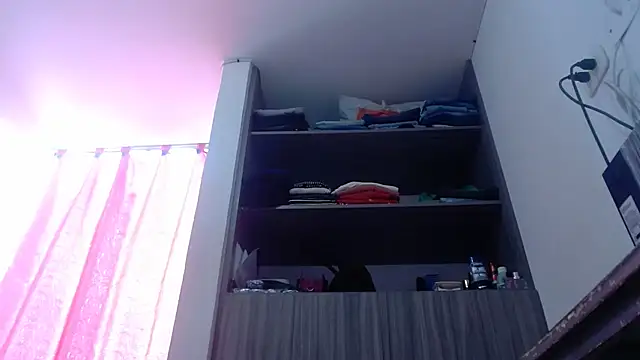 nicolle_milf1978's cam snapshot