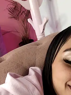 Lauraa_pink12's cam snapshot