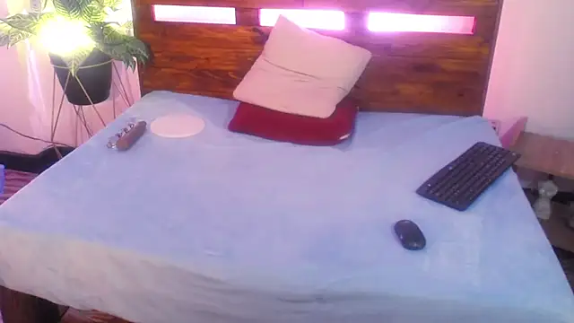 Yeseniaa25_'s cam snapshot