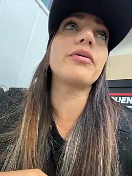 Ninabigtitied's cam snapshot