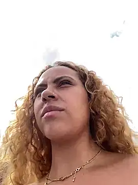 Chloe_Leaozinho's cam snapshot