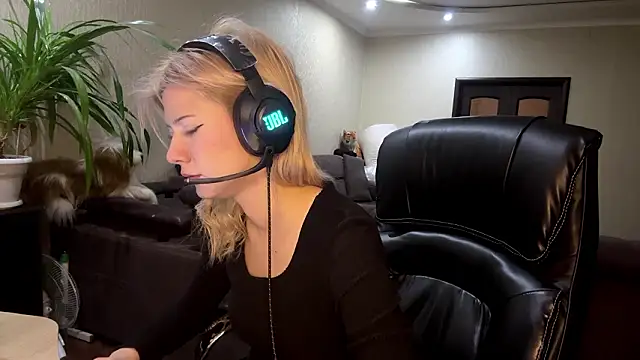 LadyFoxLove's cam snapshot