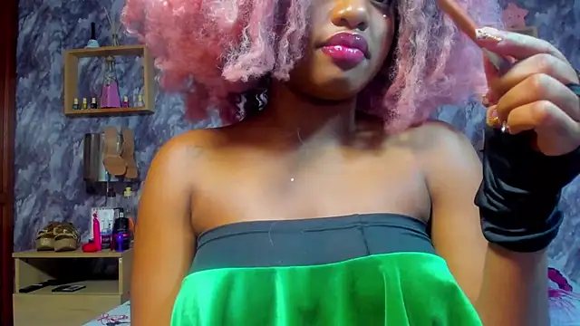 EMMAPARISS's cam snapshot