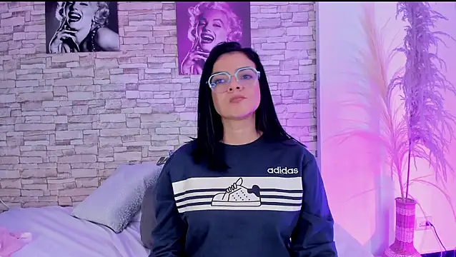 sofiaalarson's cam snapshot