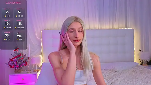 Monica_Leen's cam snapshot