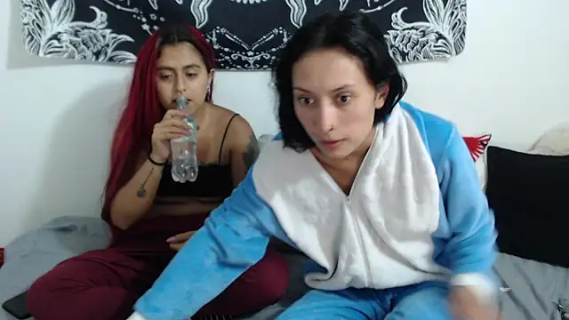 emily_n_abby's cam snapshot