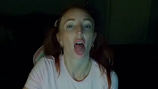 Red_firesquirt's cam snapshot