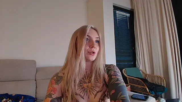 tattoobbgirl's cam snapshot