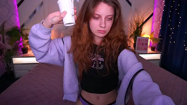 CuteeFoxy's cam snapshot