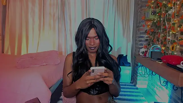 LaGoldenBitch live sex cam