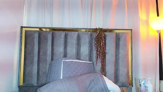 Zoe_Curvy's cam snapshot