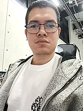 LuigiV2025's cam snapshot