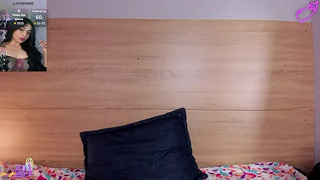 lilith_petit_'s cam snapshot