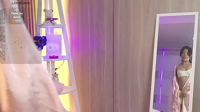 emily_sweett24's cam snapshot