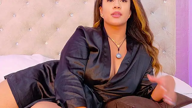 Sara_Desire's cam snapshot