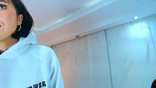 lina_bedoya_'s cam snapshot