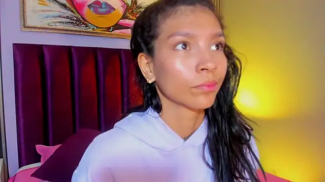 LauraAristizabal live sex cam