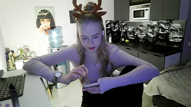 LunaPeony's cam snapshot