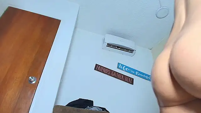 LittlePeach_'s cam snapshot