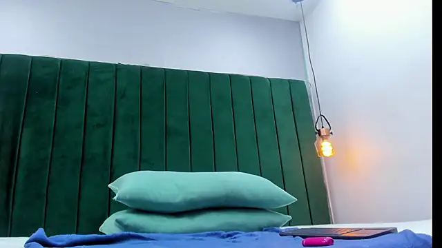 Ema-Horny's cam snapshot