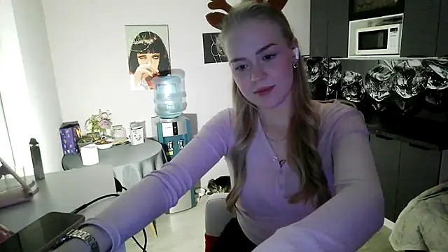 LunaPeony's cam snapshot