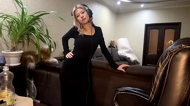 LadyFoxLove's cam snapshot