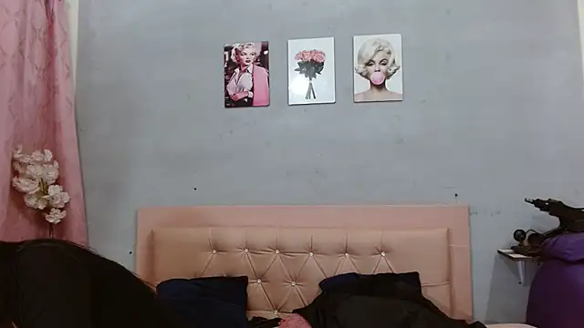 Adut_Akech's cam snapshot