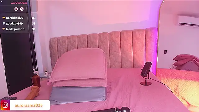 Auroraa_miller's cam snapshot