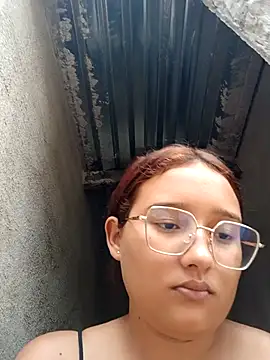 young_dairy01's cam snapshot