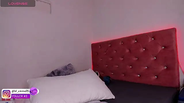 _Emma_whiitee_'s cam snapshot