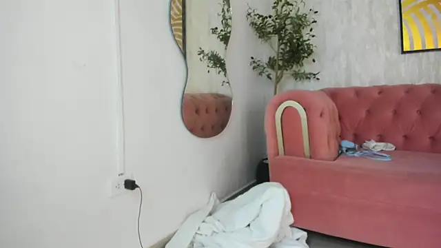 Krissi_latore's cam snapshot